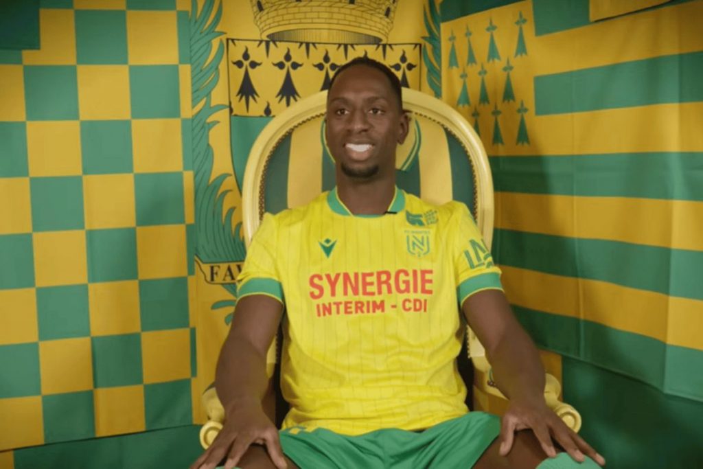 Deiver Machado sous les couleurs du FC Nantes lors de sa présentation officielle