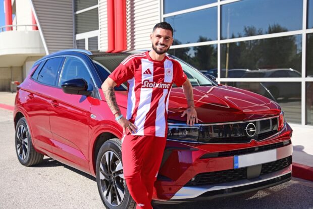 Rémy Cabella avec le maillot de l'olympiakos